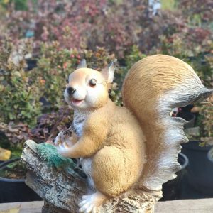 Садовая фигура Белочка на коряги, 32 см.