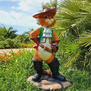 Садовая фигура мультяшный Кот со шпагой 44 х 56 х 91 см