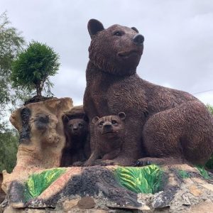 Крышка для люка Медведица с медвежатами, 81х60 см.