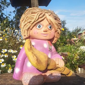 Садовая фигура Домовенок Кузя с метлой 48 см.