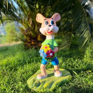 Садовая фигура Заяц с букетом цветом 40х50х68 см.