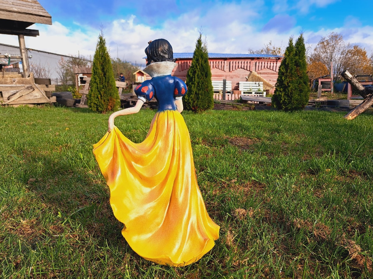 Садовая фигура Девочка в желтом платье 30х57 см. — изображение 4