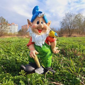 Садовая фигура Гном остроухий с топором 74х38 см.