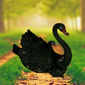 Садовая фигура Лебедь чёрный с птенцами, 42 см.