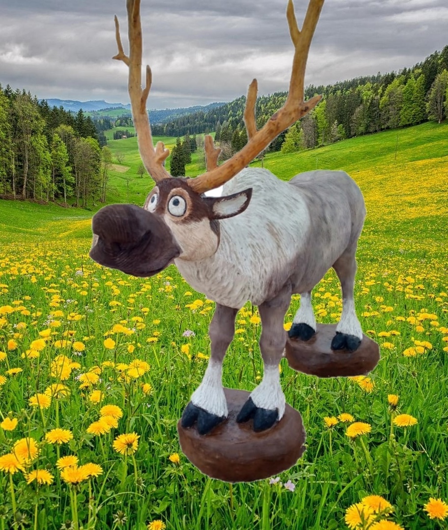 Деревянная скульптура олень мультяшный 220 х 55 х 230 см